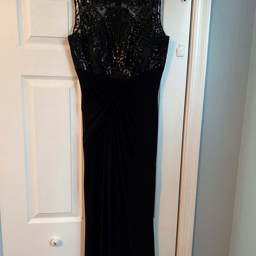 Black gown size 6 and worn once.